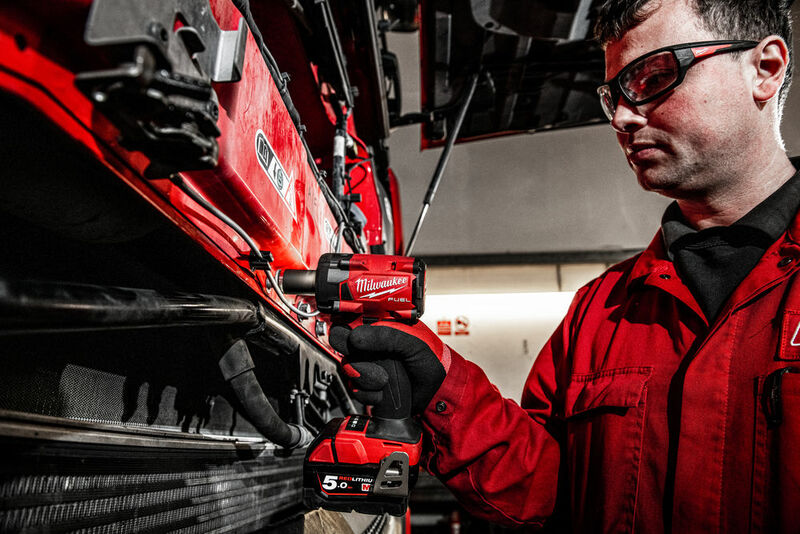 MILWAUKEE M18 FUEL™ 1/2” Aku rázový uťahovák s poistným krúžkom - kompaktný M18FIW2F12-502X