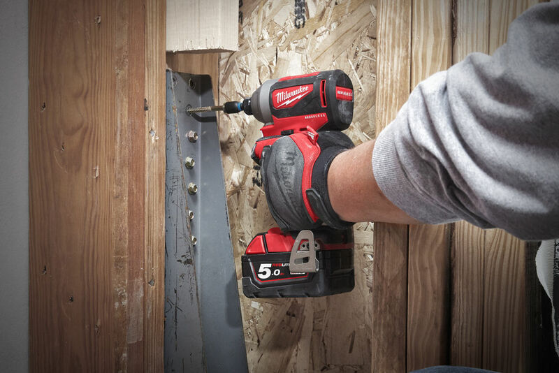 MILWAUKEE M18™ 1/4” Hex aku rázový uťahovák - kompaktný M18BLID2-0