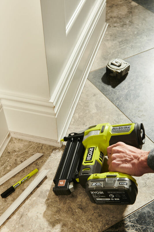 RYOBI 18V ONE+™ Dokončovacia klincovačka 90° R18GN18-120S