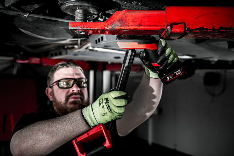 MILWAUKEE M12™ Podvozkové svetlo M12UCL-0