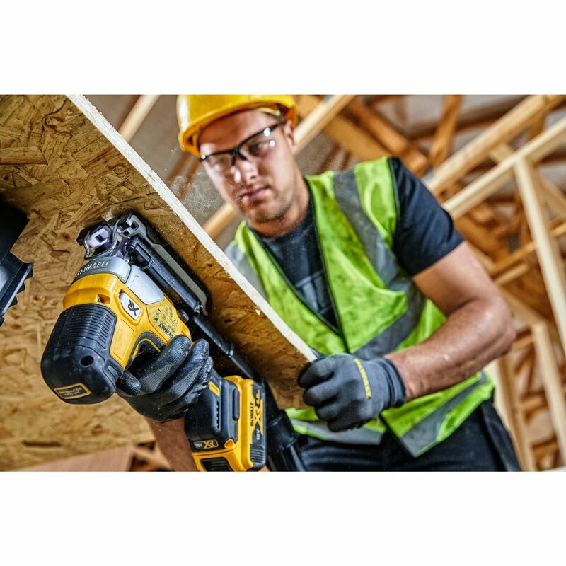 DEWALT 18V XR Aku priamočiara píla, bez aku DCS335N-XJ