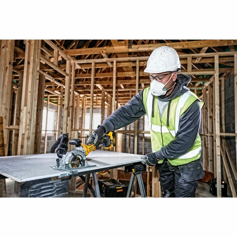 DEWALT 18V XR Aku kotúčová píla 115 mm, 1x 1,7 Ah POWERSTACK™ bez nabíjačky DCS571E1T-XJ