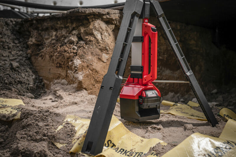MILWAUKEE M18™ Stojanové svietidlo M18SAL2-0