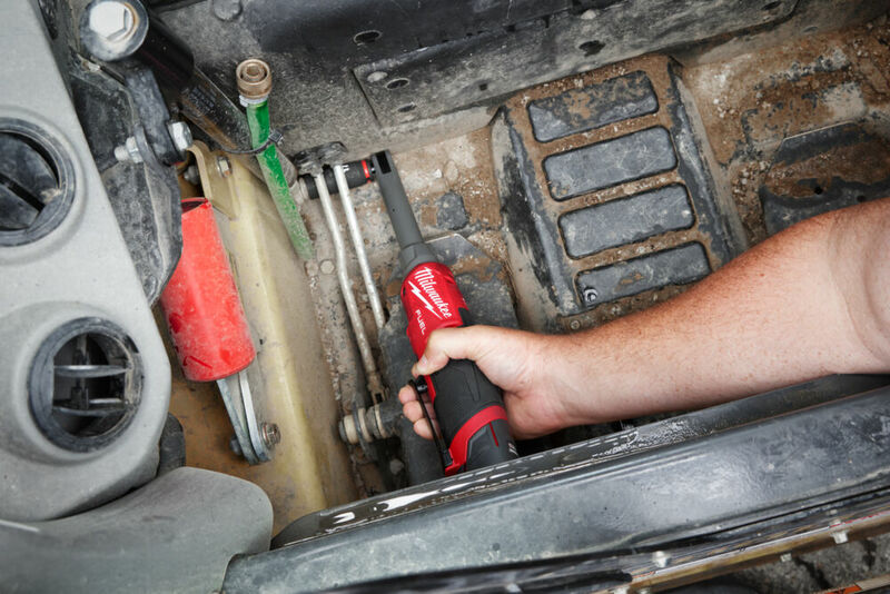 MILWAUKEE M12 FUEL™ 3/8” Predĺžená aku račna - vysokootáčková M12FHIR38LR-0