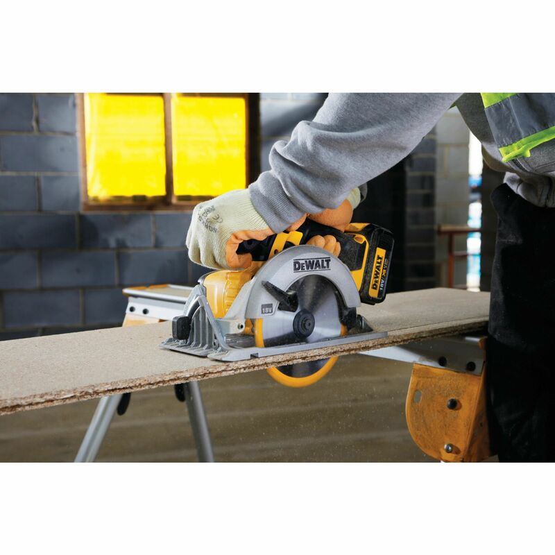 DEWALT 18V XR Aku kotúčová píla 165 x 20, bez aku DCS391N-XJ