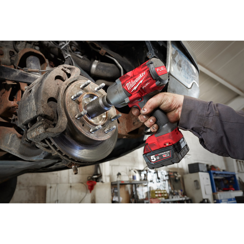 MILWAUKEE M18 FUEL™ 1/2” Aku rázový uťahovák s poistným krúžkom M18FHIWF12-502X