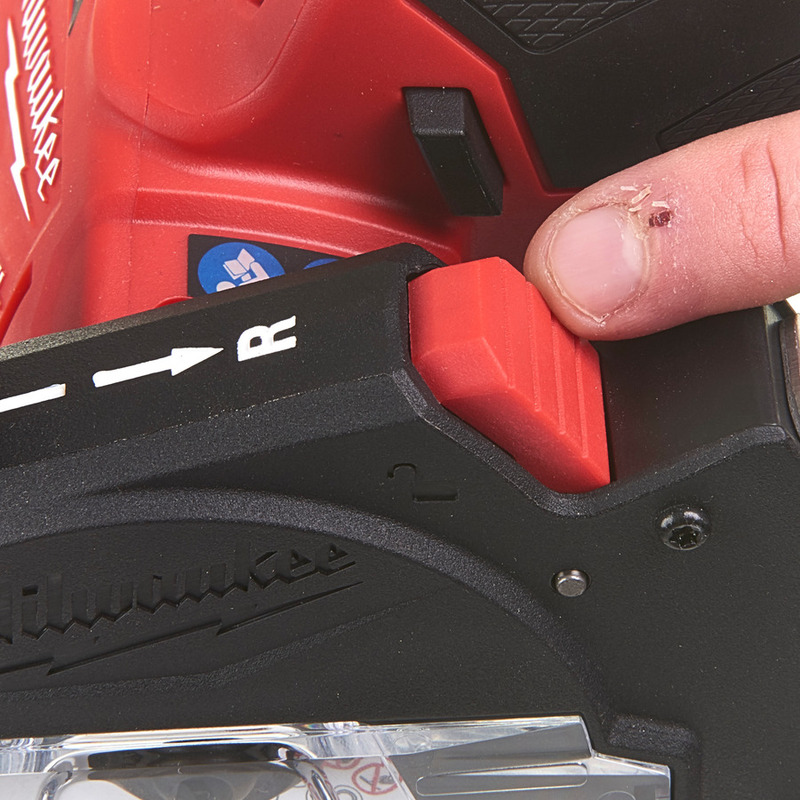 MILWAUKEE M12 FUEL™ Kompaktná univerzálna okružná píla M12FCOT-422X