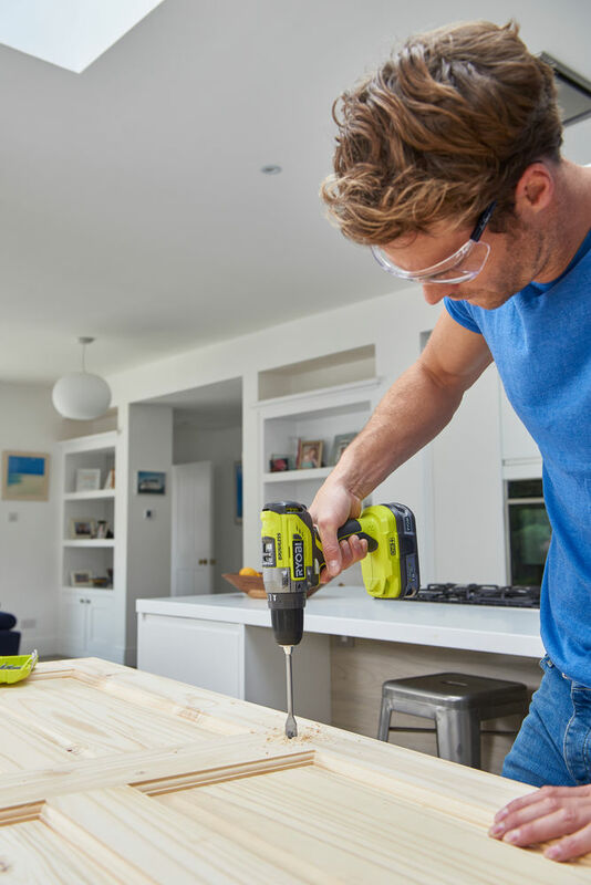 RYOBI 18V ONE+™ Aku vŕtačka s príklepom R18PD5-220S