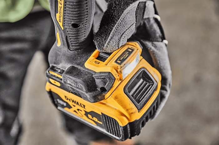 DEWALT 18V XR Aku vŕtačka s príklepom, 2x 5,0 Ah DCD805P2T-QW