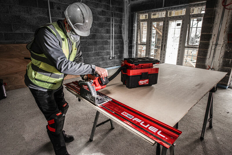 MILWAUKEE M18 FUEL™ Aku ponorná píla na drevo a plasty M18FPS55-552P