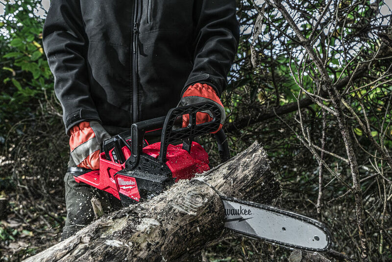 MILWAUKEE M18 FUEL™ Reťazová píla 35 cm M18FCHS35-122