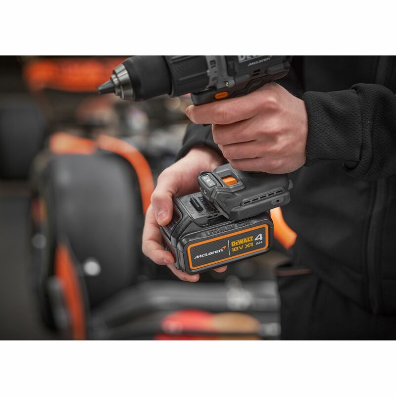 DEWALT | McLaren 18V XR Aku vŕtačka s príklepom, 2x 4,0 Ah DCD85MM2T-QW
