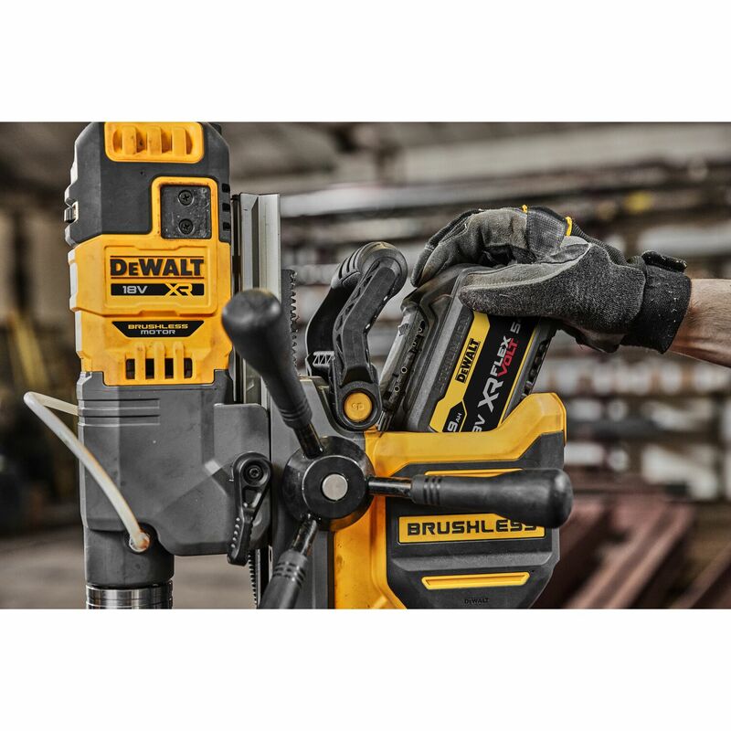 DEWALT 18V XR Aku FLEXVOLT™ ADVANTAGE magnetická vŕtačka,2x 9,0 Ah FLEXVOLT™ DCD1623X2G-QW