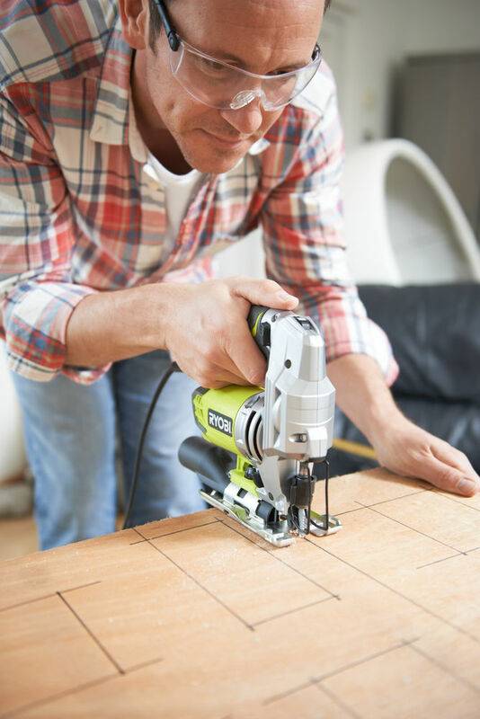 RYOBI 680 W Priamočiara píla RJS1050-K
