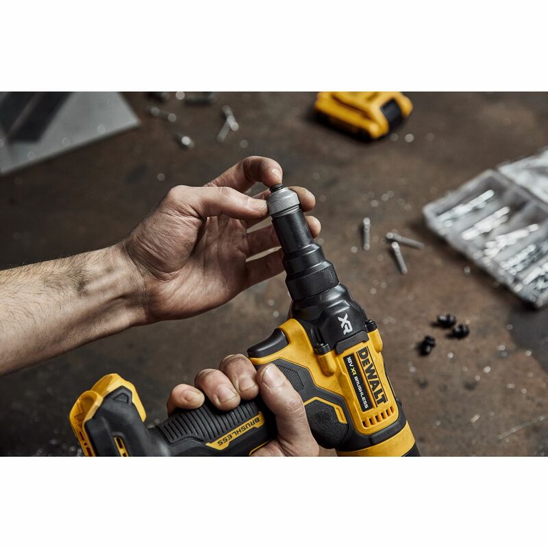 DEWALT 18V XR Aku nitovačka pre nity do 4,8 mm, 1x 1,7 Ah POWERSTACK™ DCF403E1GT-QW