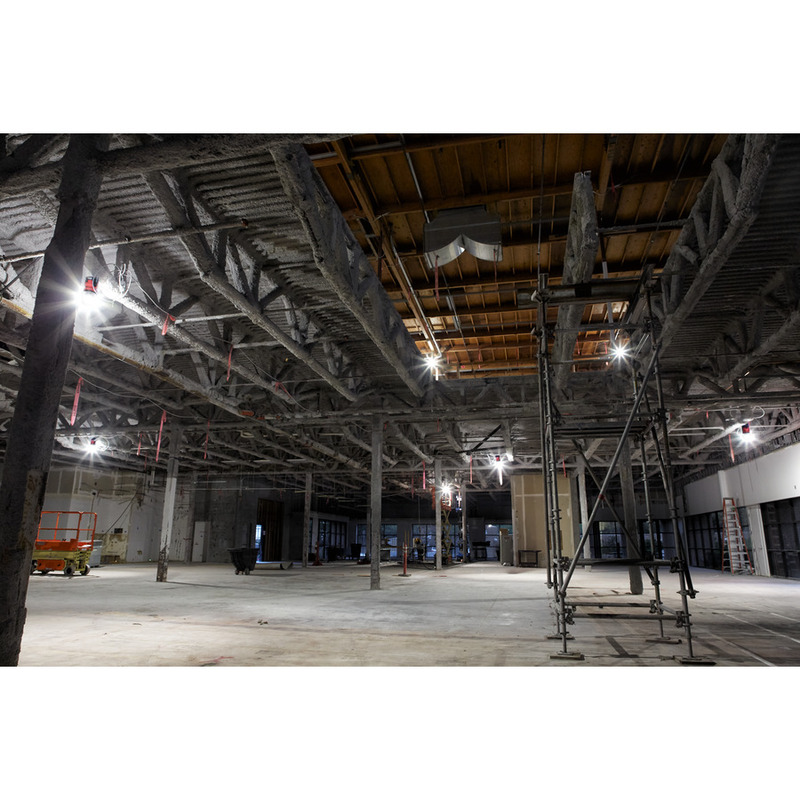 MILWAUKEE Vysokovýkonná závesná lampa HOBL7000