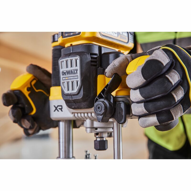 DEWALT 18V XR 12 mm horná frézka, 2x 5,0 Ah POWERSTACK™ DCW620H2-QW