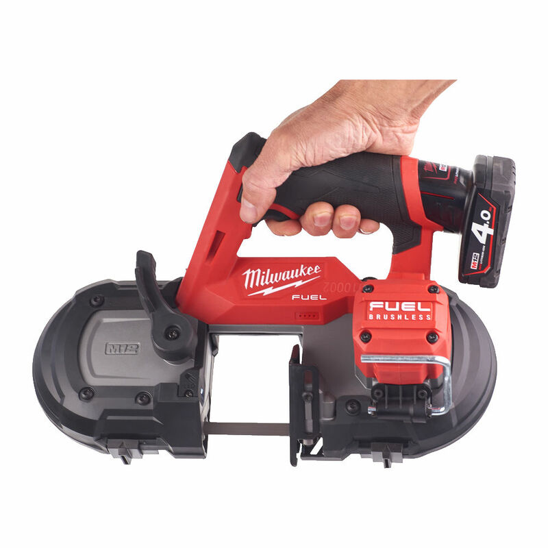 MILWAUKEE M12 FUEL™ Kompaktná pásová píla 64 mm M12FBS64-402C