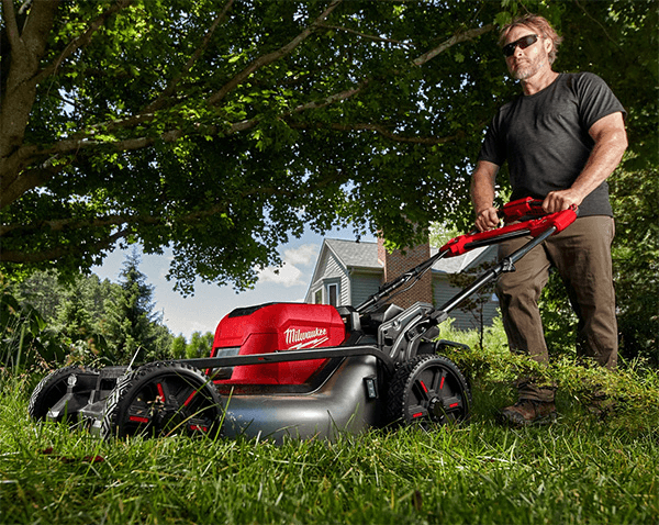 MILWAUKEE M18 FUEL™ Akumulátorová záhradná kosačka 53 cm s pojazdom M18F2LM53-122