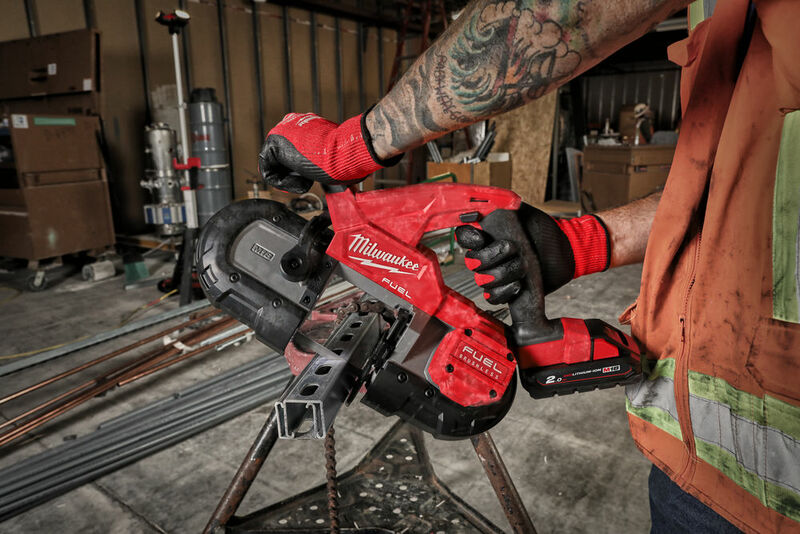 MILWAUKEE M18 FUEL™ Kompaktná pásová píla M18FBS85-0C