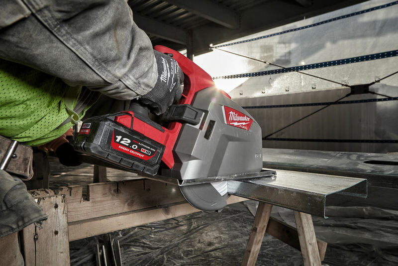 MILWAUKEE M18 FUEL™ Okružná píla na kov 66 mm M18FMCS66-0C