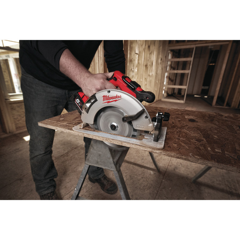 MILWAUKEE M18™ Okružná píla na drevo a plasty 66 mm M18BLCS66-502X