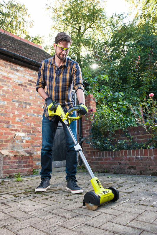 RYOBI 18V ONE+™ Teleskopický patio čistič na špáry RY18PCA-120