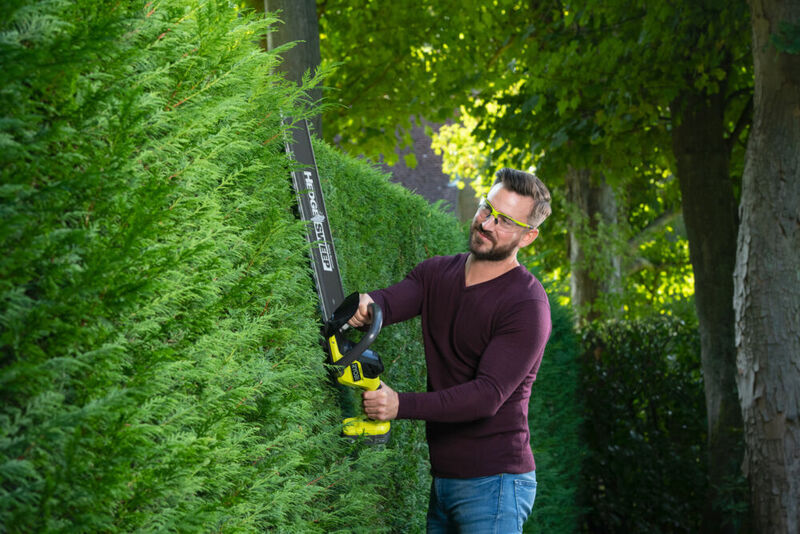 RYOBI 18V ONE+™ Plotostrih LINEA™ 55 cm RY18HT55A-140