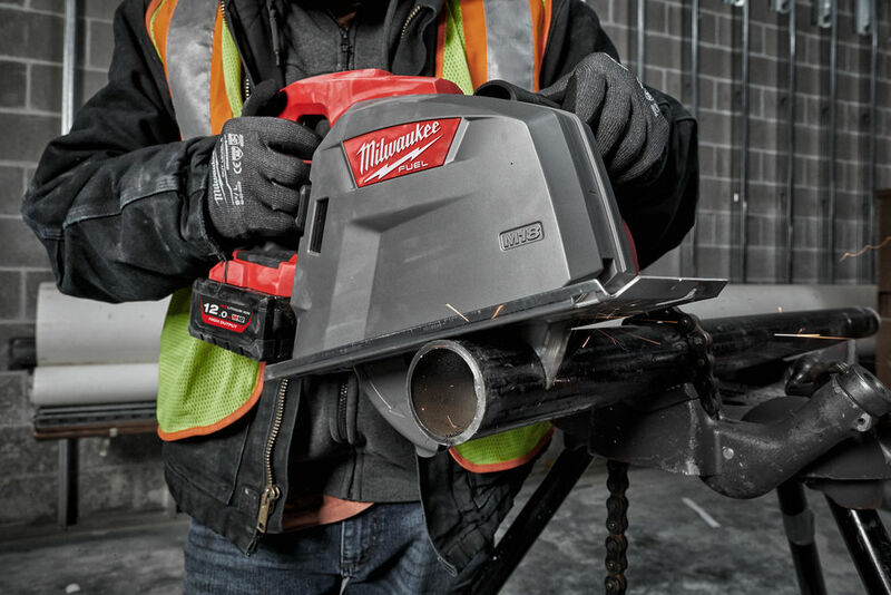 MILWAUKEE M18 FUEL™ Okružná píla na kov 66 mm M18FMCS66-0C
