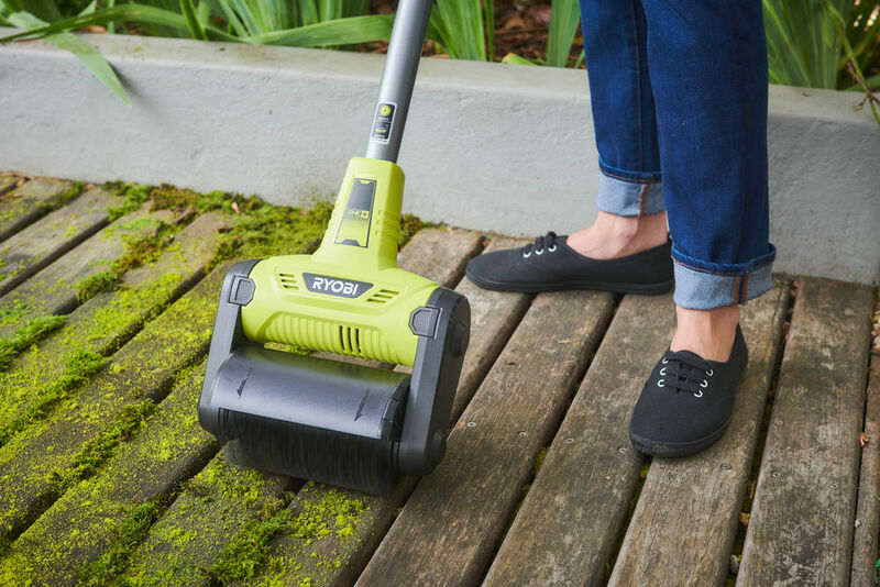 RYOBI 18V ONE+™ Teleskopický patio čistič na plochy RY18PCB-140
