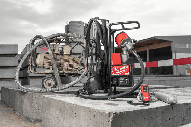 MILWAUKEE MX FUEL™ Batohový vibrátor na betón - KIT MXF CVBPKIT-602