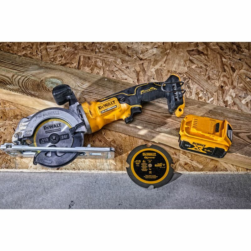 DEWALT 18V XR Aku kotúčová píla 115 mm, 2x 5,0 Ah DCS571P2-QW