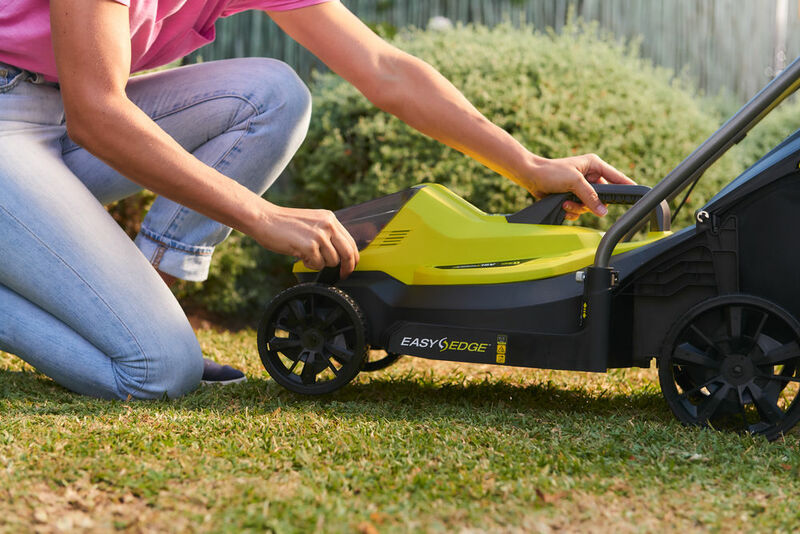 RYOBI 18V ONE+™ Akumulátorová záhradná kosačka 33 cm OLM1833B