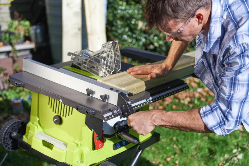 RYOBI 1800 W 254 mm stolová píla so stojanom RTS1800ES-G