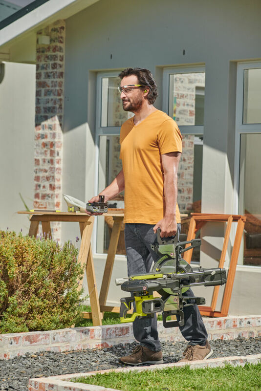 RYOBI 18V ONE+™ 190 mm pokosová píla RMS18190-140G
