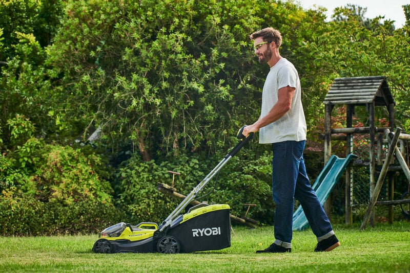 RYOBI 18V ONE+™ Akumulátorová záhradná kosačka 37 cm RY18LMH37A-250
