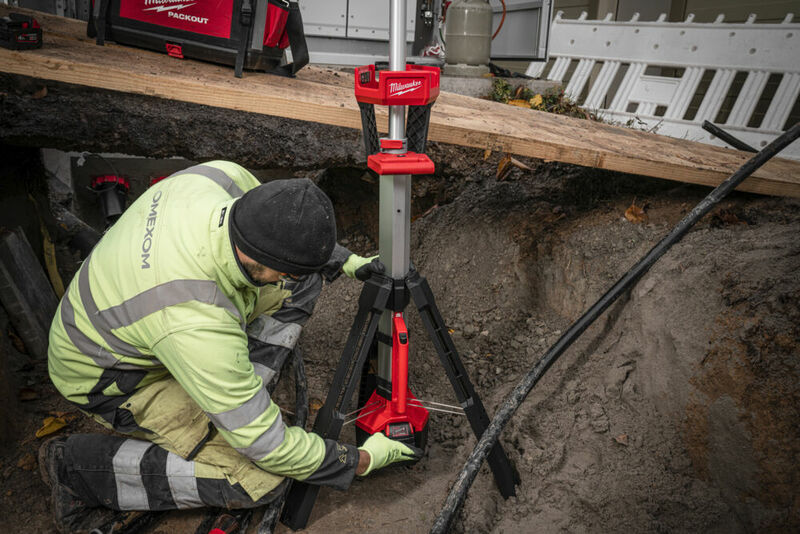 MILWAUKEE M18™ Stojanové svietidlo M18SAL2-0
