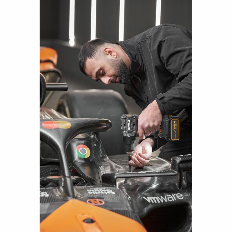DEWALT | McLaren 18V XR Aku vŕtačka s príklepom, 1x 4,0 Ah DCD85MM1T-QW