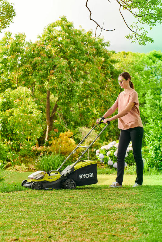 RYOBI 18V ONE+™ Akumulátorová záhradná kosačka 37 cm RY18LMX37A-0