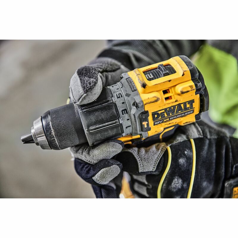 DEWALT 18V XR Aku príklepová vŕtačka LANYARD READY, 2x 5,0 Ah DCD805P2LRT-QW