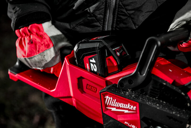 MILWAUKEE M18 FUEL™ Reťazová píla 30 cm M18FCHSC-121
