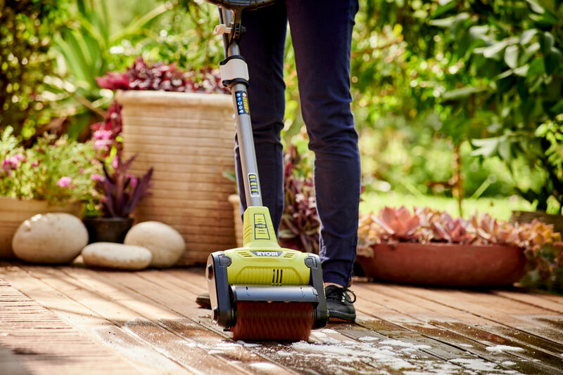 RYOBI 18V ONE+™ Teleskopický patio čistič na plochy RY18PCB-0