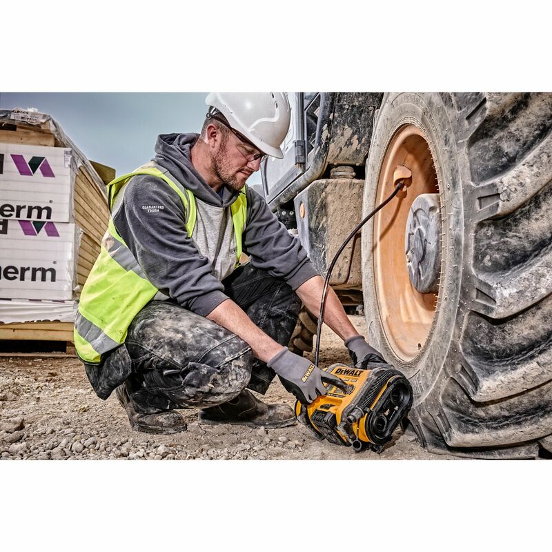 DEWALT 18V XR Aku kompresor,s internou 12V batériou s nabíjačkou na 220 V DCC018N-XJ