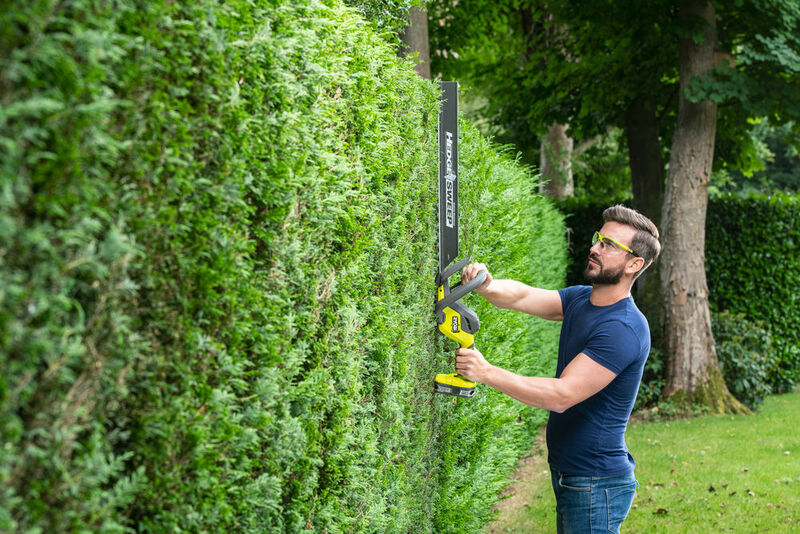 RYOBI 18V ONE+™ Plotostrih 55 cm RY18HT55A-0