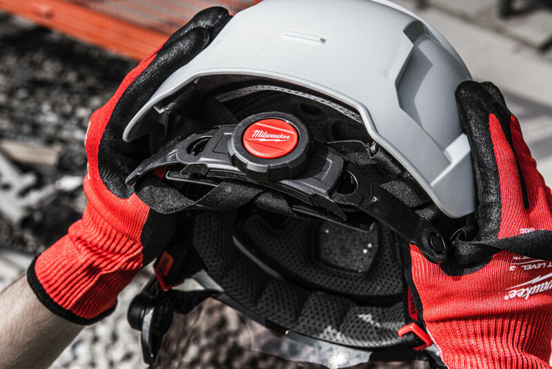 MILWAUKEE Odvetrávaná prilba BOLT™ 200 - biela