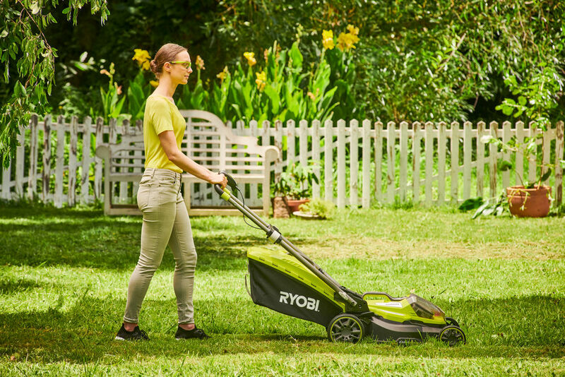 RYOBI 18V ONE+™ Akumulátorová záhradná kosačka 40 cm RY18LMX40A-0